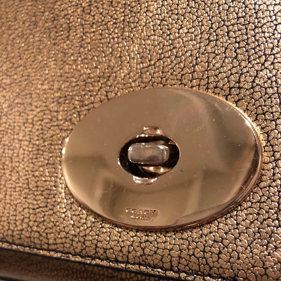 Authentic COACH metallic gold leather crossbody - Picture 4 of 8